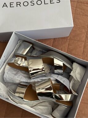 AEROSOLES Metallic Silver Block Heel Sandals size 9W new in box